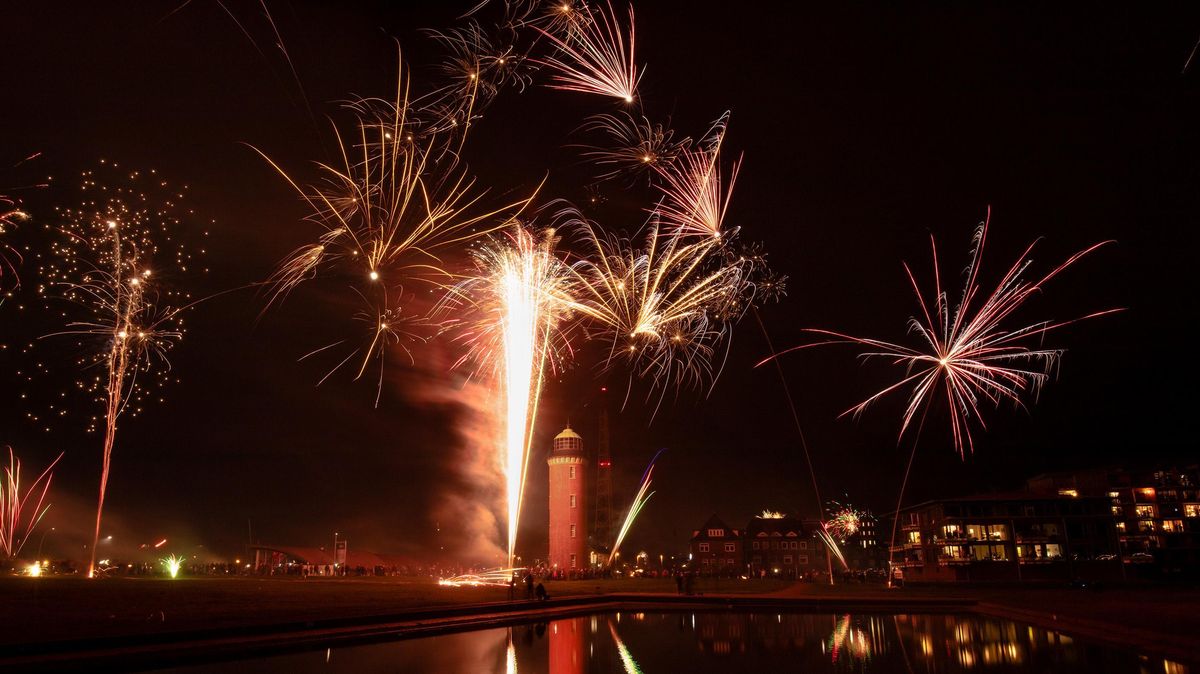 Auf ein Silvesterfeuerwerk zum Jahreswechsel müssen die Menschen im Kreis Cuxhaven in diesem Jahr verzichten. Archivfoto: Hartmut Adelmann