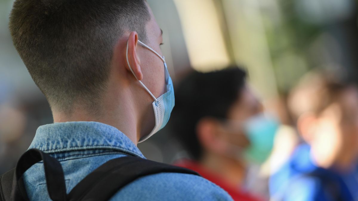 Nach Bekanntwerden eines Corona-Falls soll anderen Mitgliedern einer Familie der Zugang zu "Märkten und Arztpraxen" verwehrt worden sein. Symbolfoto: Arne Dedert/dpa