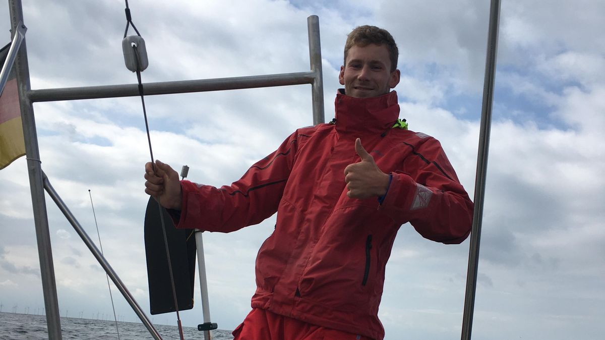 Derzeit ist Lennart Burke (gerade 20 Jahre alt geworden) aus Stralsund mit Freunden auf einer kleinen Jacht unterwegs auf dem Atlantik. 2021 will er sich einen Traum erfüllen: die Teilnahme an einer Transatlantikregatta kleiner, sehr schneller Kielboote, den sogenannten Minis. Foto: red