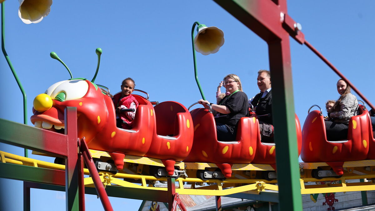Ein Highlight in Karls Erlebnis-Dorf ist die Erdbeerachterbahn. Foto: May