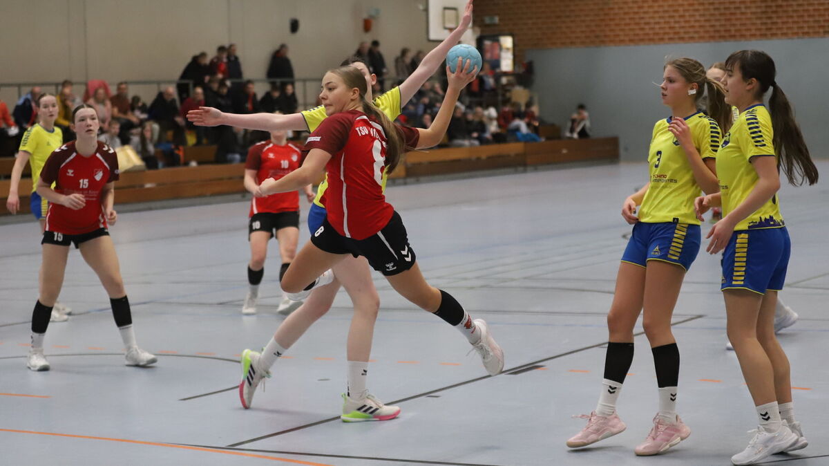 Lilli Steffens war die treffsicherste Torschützin der Altenwalder Handball-B-Mädchen. Gegen Tabellenführer TV Meppen traf sie achtmal. Foto: Witthohn