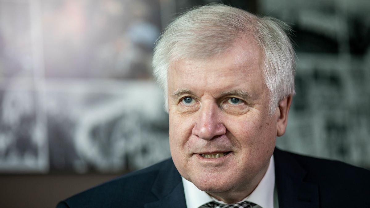 Horst Seehofer besucht Cuxhaven. Foto: Kappeler/dpa