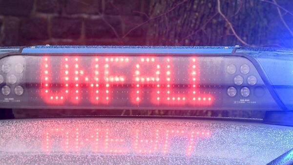 Senior baut Unfall in Cuxhaven-Altenbruch: Auto landet in der Heerstraße im Graben