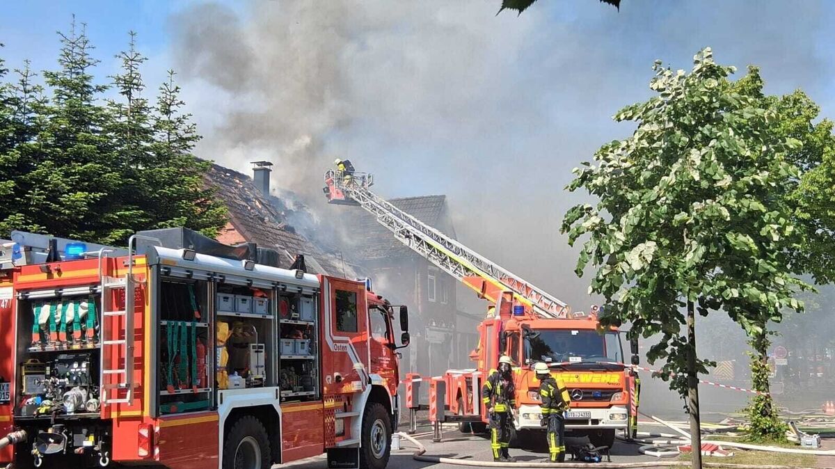 Der Einsatz konnte am Mittwochmorgen gegen 4 Uhr endgültig beendet werden. Foto: Jürgen Lange
