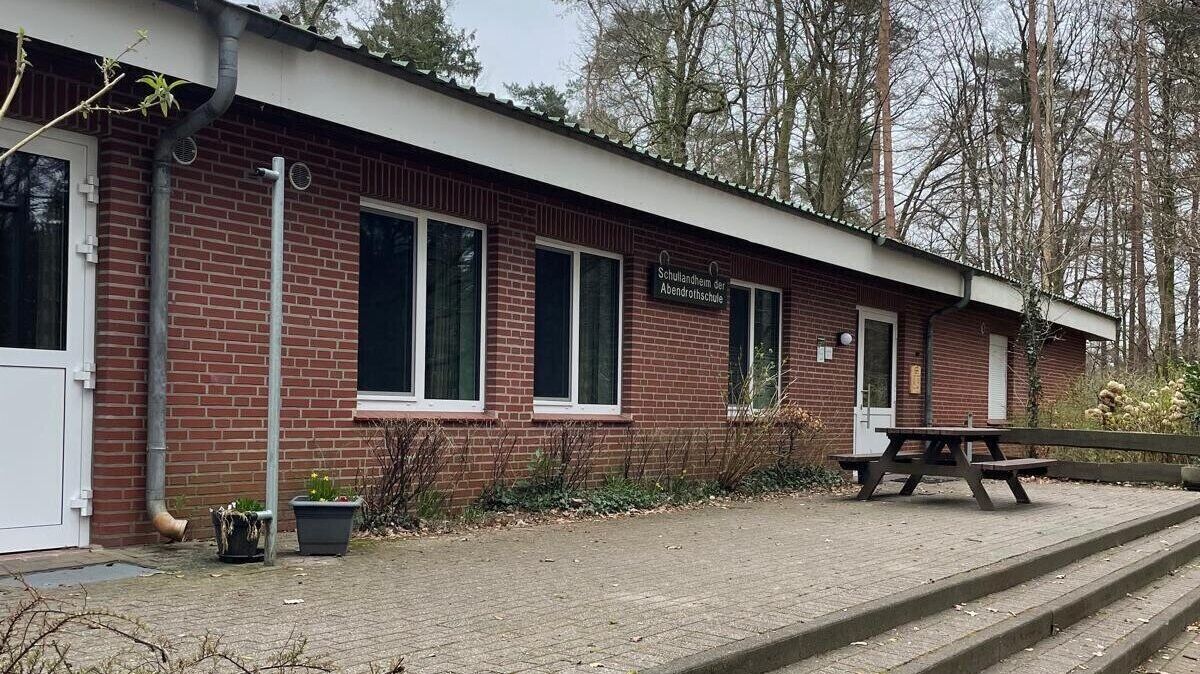 Das Abendroth-Schullandheim am Waldrand in der Wingst.