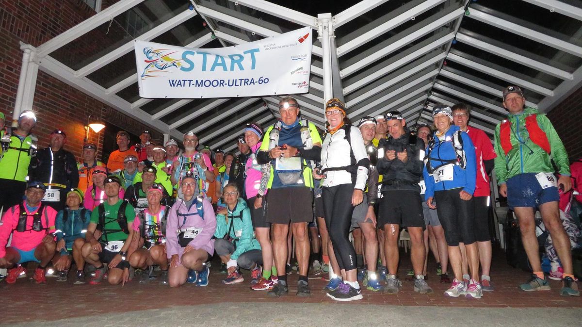 Ganz früh morgens - genauer um 3 Uhr - fiel der Startschuss zum 6. Watt-Moor-Ultra-Marathon auf Neuwerk. Foto: Jungclaus