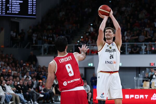 Spektakulärer Transfer: Ex-NBA-Profi Pleiß kommt nach Vechta