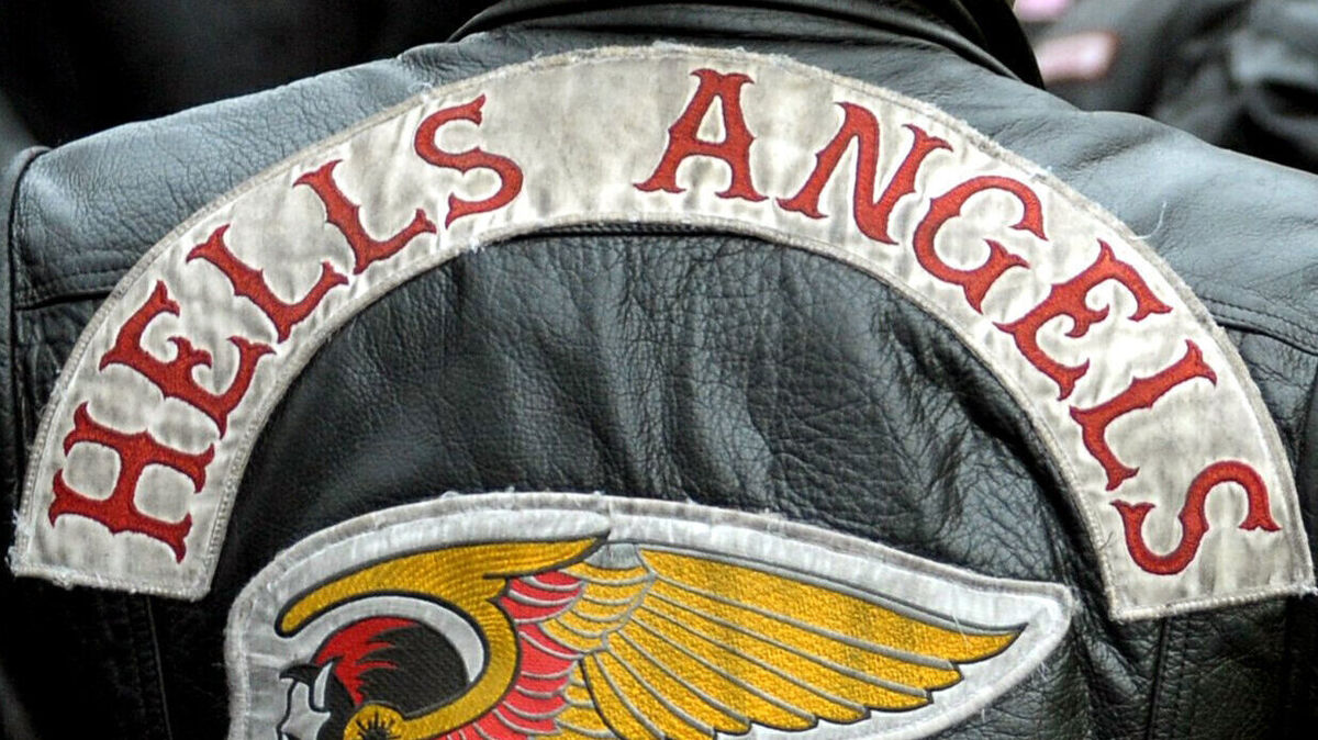 Das klassische Hells Angels-Symbol (Totenschädel mit Fllügel) darf in Niedersachsen nicht öffentlich zur Schau gestellt werden. Auf Kleidungsstücken der Gruppe, die sich in Duhnen aufhielt, war es offenbar auch nicht auszumachen. Laut Polizei wiesen die Outfits dennoch Bezüge zur Rockergruppierung auf. Archivfoto: Ronald Wittek/dpa
