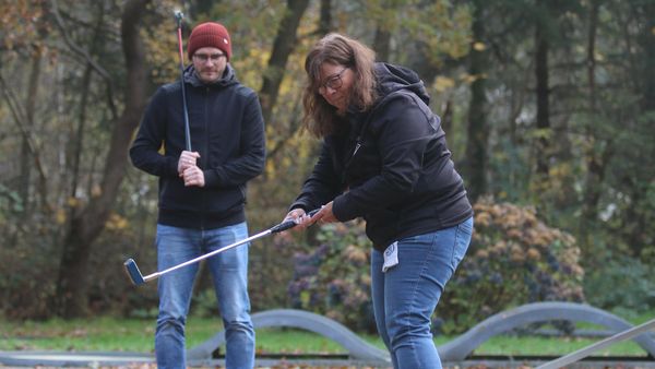 Beim MC Möve Cuxhaven: Verflixte Minigolf-Röhre nervt Sportreporter