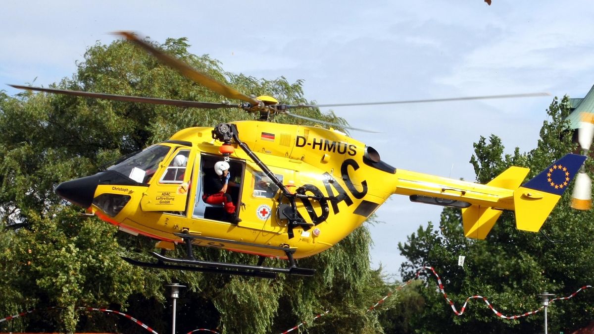 Per Hubschrauber wurden die Personen von der Insel gerettet. Symbolfoto: Archiv