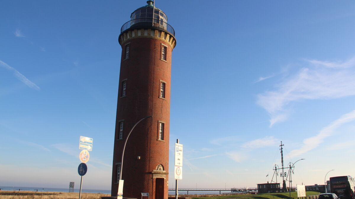Der Hamburger Leuchtturm wurde vor 120 Jahren erbaut - und ist eines der maritimen Wahrzeichen der Stadt Cuxhaven. Foto: Kramp
