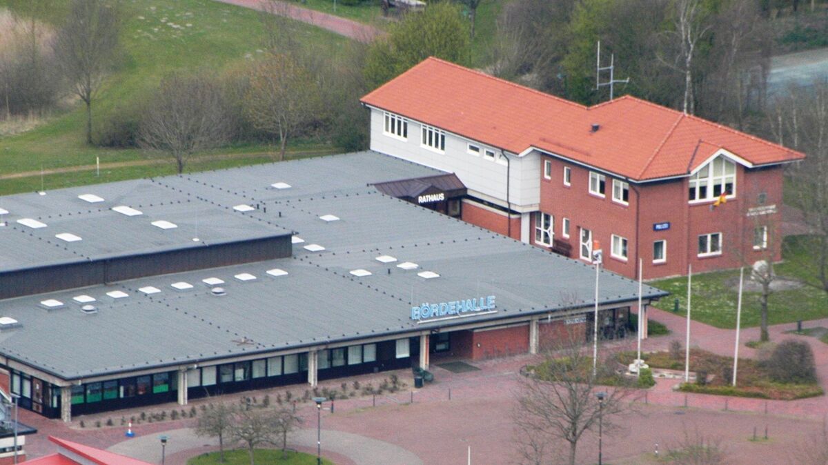 Das Rathaus der Börde Lamstedt mit Bördehalle. Hier werden demnächst die Ratsversammlungen in neuen Konstellationen zusammenkommen. Foto: Schröder