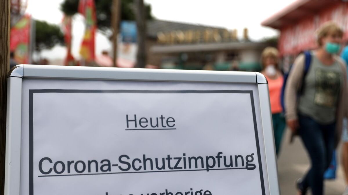 Der Landkreis Cuxhaven will zeitnah mit den mobilen Teams in die Dörfer fahren, um dort die Drittimpfungen gegen das Corona-Virus allen anzubieten, die nicht ad hoc einen Termin bei ihrem Hausarzt bekommen. Auch Erst- und Zweitimpfungen sollen dort wieder möglich sein. Foto: dpa