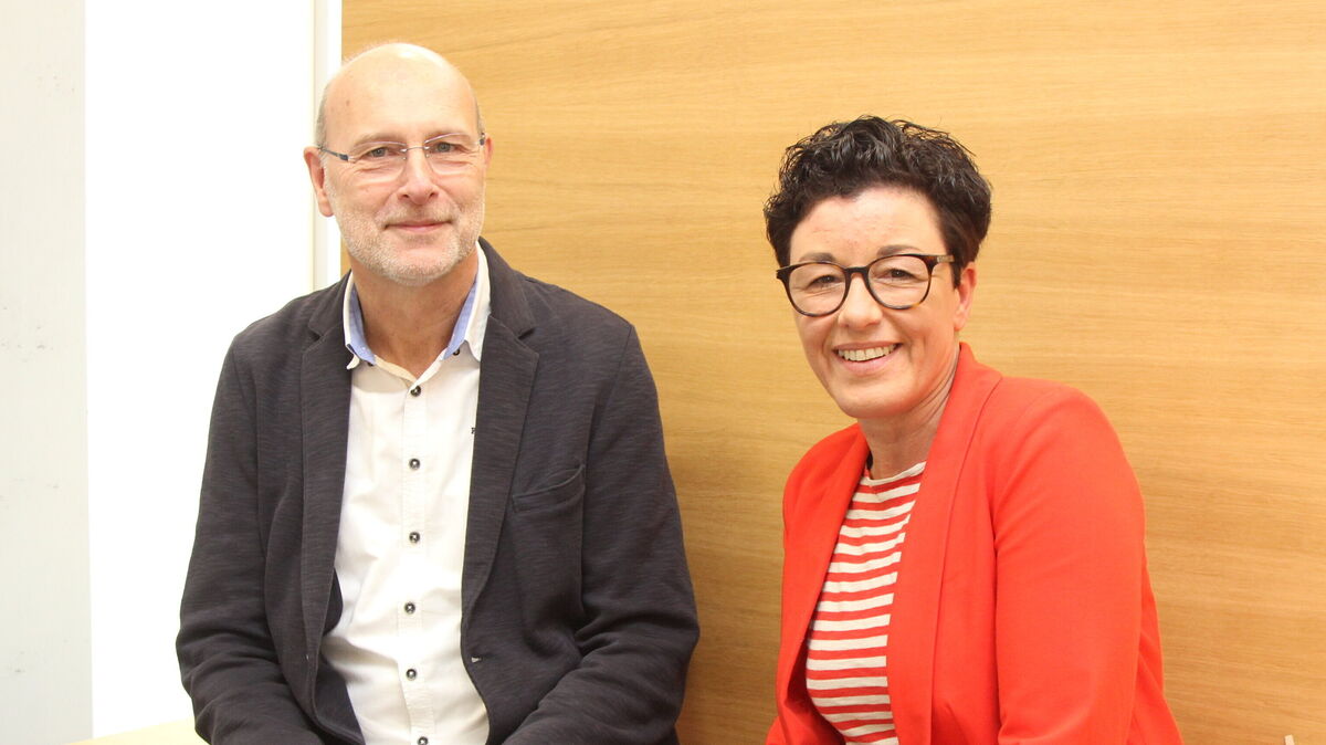 Uwe Sandrock und Christina Haas vom Förderverein Kriminalprävention in Cuxhaven freuen sich auf viele Einsendungen, die zeigen, wo Menschen in Cuxhaven beispielhaft Zivilcourage gezeigt haben oder dies täglich tun. Foto: Reese-Winne
