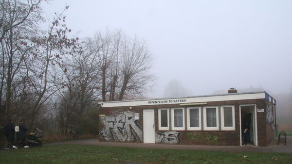 "Luxuriöser Schnickschnack": Cuxhaven diskutiert WC-Neubau für fast 600.000 Euro