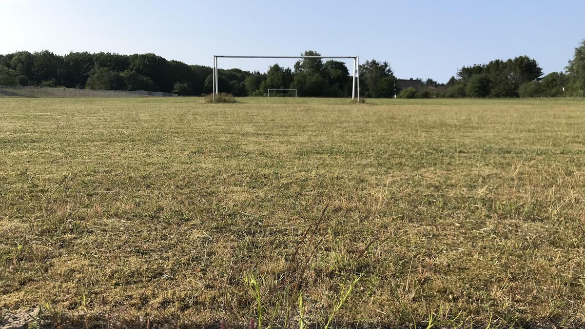 Der Sportplatz der Kaserne ist jetzt vom früheren Bundeswehrgelände abgetrennt und kann ab Freitag genutzt werden. Foto: Reese-Winne
