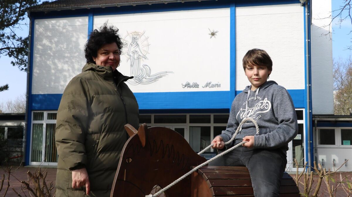 Sind angetan vom Angebot in Cuxhaven: Silke Schönenborn und Sohn Joschua. Foto: Albert