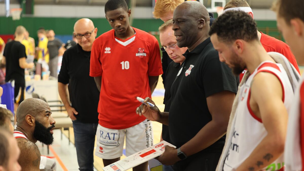 Bei den Cuxhaven Baskets ist derzeit ordentlich Druck auf dem Kessel - vor allem neben dem Platz. Archivfoto: Lütt