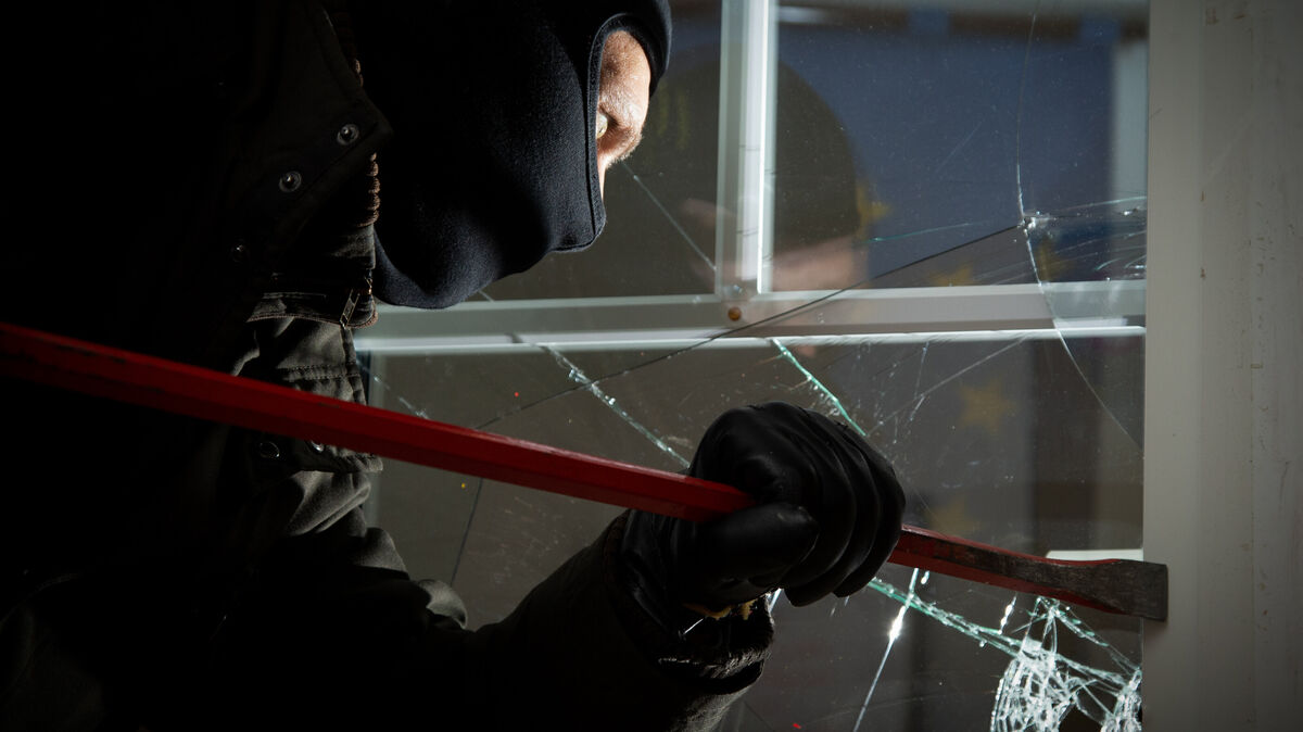 Drei Täterinnen versuchten in eine Wohnung einzubrechen – doch die Bewohnerin war eine Polizistin. Symbolbild: Friso Gentsch/dpa