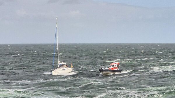 Rettung vor Helgoland: Unterkühlte Seglerin bei drei Meter hohen Wellen geborgen