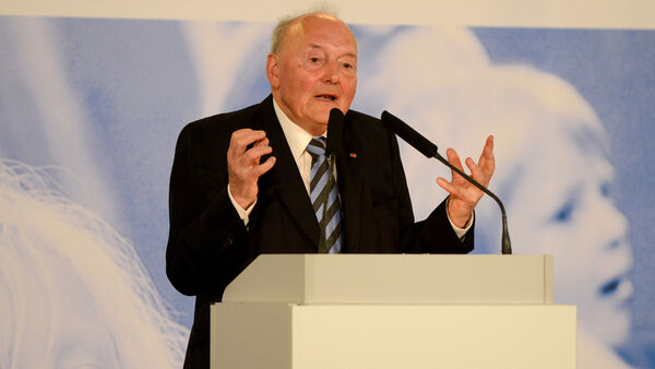 Musikkarriere in Hamburg, Auftritte im ZDF: Hermann Rauhe aus Wanna wird 95