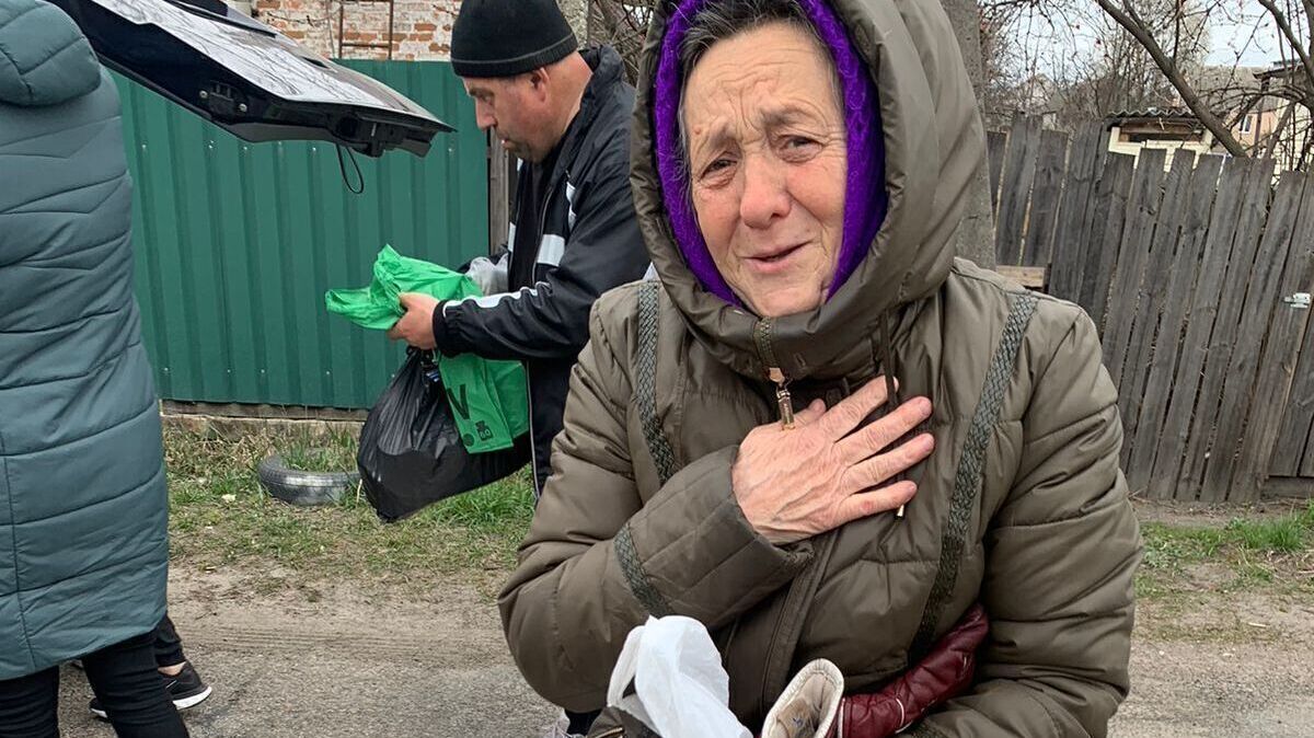 Eine der Ukrainerinnen, die von Dmytro und seinen Helfern Unterstützung bekommt. Foto: Kostyrko