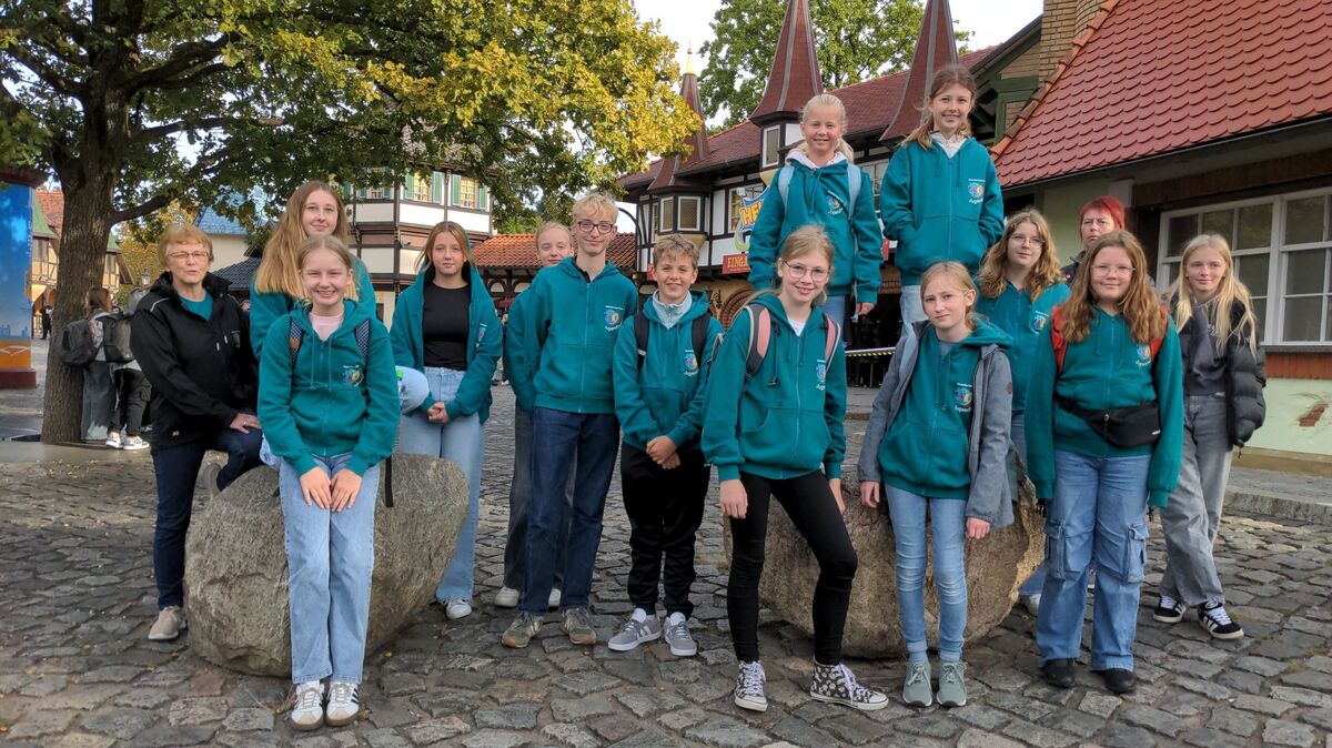 13 Armstorfer JRK-Kinder haben viel Spaß im Heide-Park Soltau. Foto: Morjan