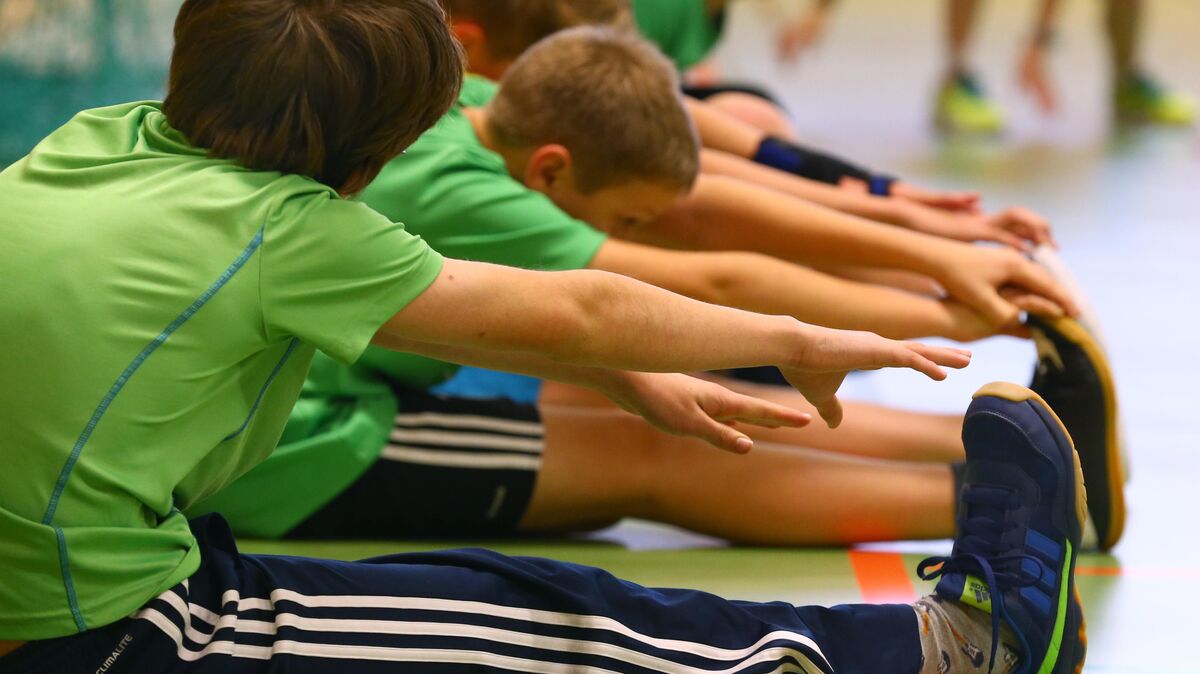 Beim Sport gelten aktuell spezielle Regeln. Kinder sollen bei ihren Aktivitäten aber nicht zu kurz kommen. Symbolfoto: Karl-Josef Hildenbrand/dpa