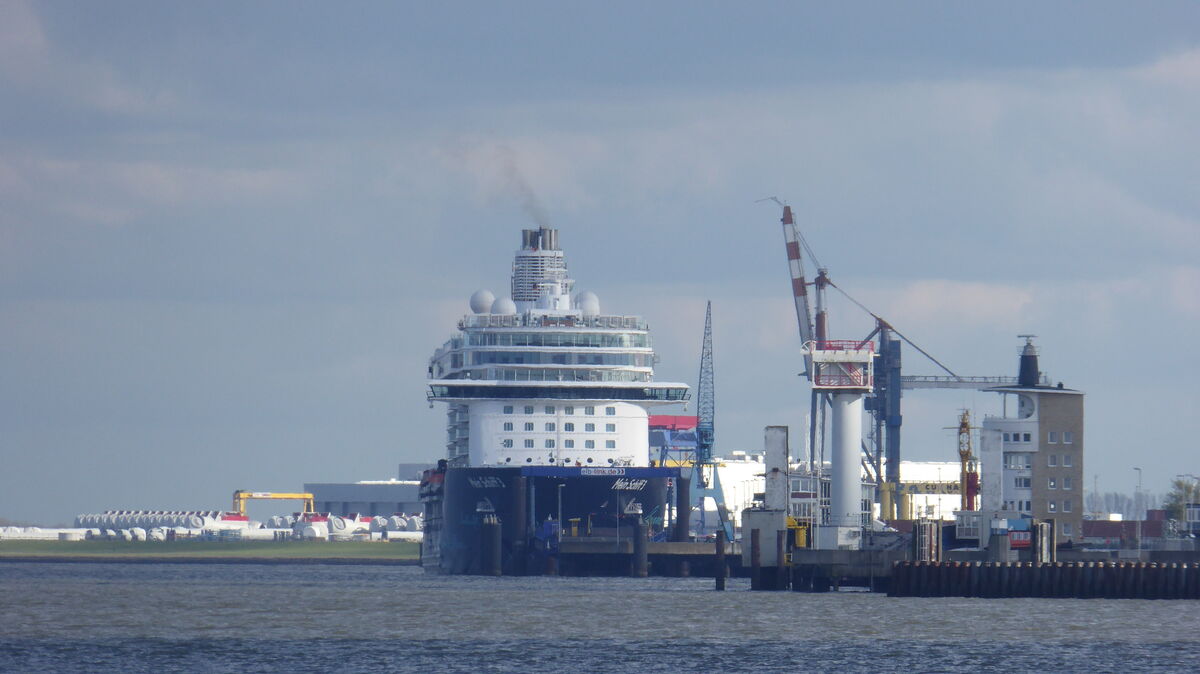 Im Jahr 2020 machte die "Mein Schiff 3" eine ganze Zeit lang am Steubenhöft in Cuxhaven fest. Jetzt kommt es zum Wiedersehen. Archivfoto: Reese-Winne