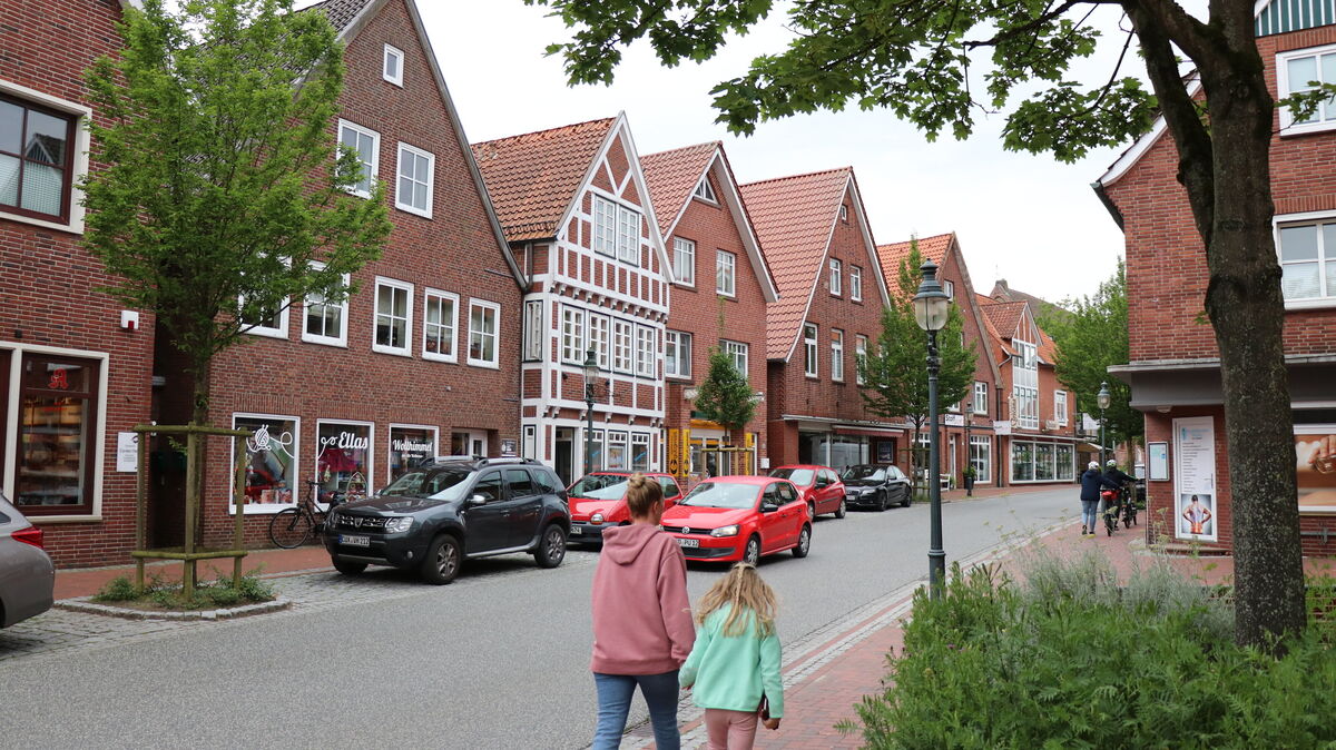 Was wird aus dem Otterndorfer Innenstadt-Handel, wenn sich das Kaufhaus Stolz am Stadtrand ansiedelt? Die Kaufleute sehen die mögliche Etablierung des Verkaufsriesen mit großer Sorge und fordern Politik und Stadtmarketing zum Dialog auf Augenhöhe auf. Foto: Mangels