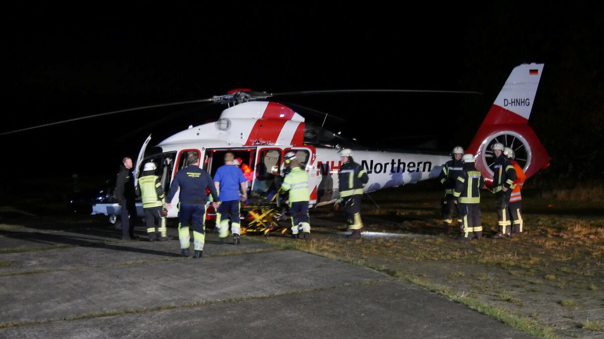 Nach der Erstversorgung wird die Tauchpartnerin in den NHC Offshore-Rettungshubschrauber "Northern Rescue 01" geladen und nach Gelsenkirchen geflogen. Foto: Lange