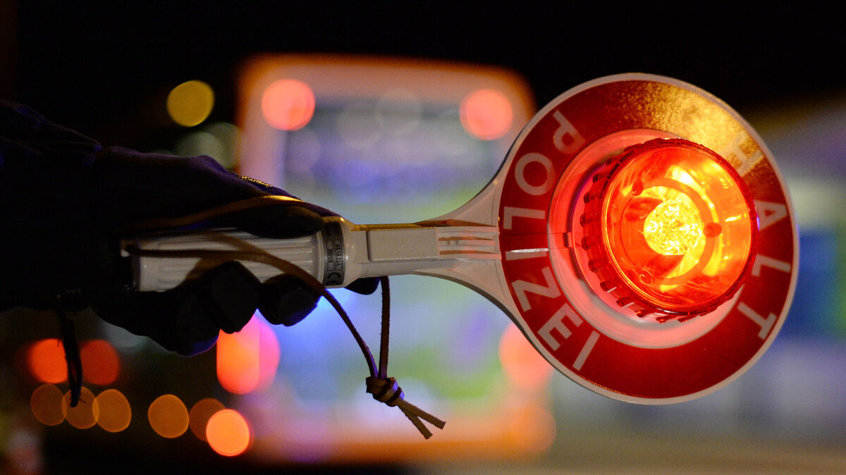 Die Polizei Cuxhaven kündigt an, Verkehrskontrollen auch künftig regelmäßig durchzuführen. Foto: Patrick Seeger/dpa