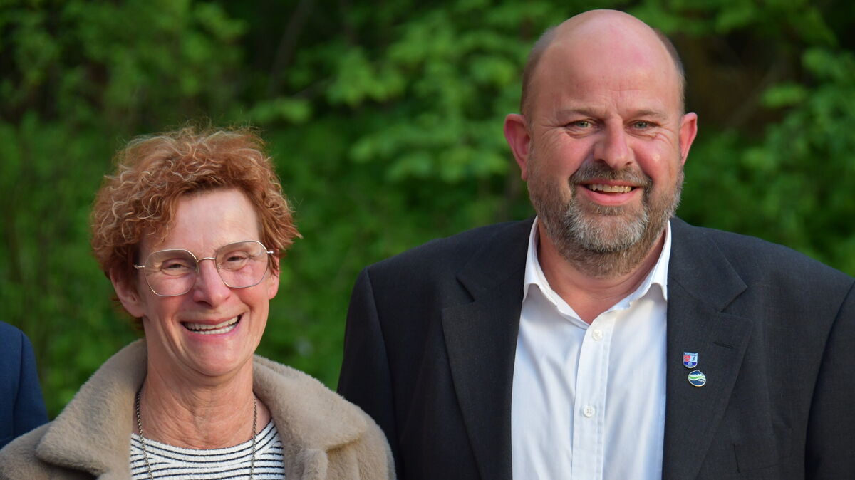 Manja Fritzsche und Heiko Gamlin wurden in Hemmoor für ihr herausragendes Engagement geehrt. Foto: Schröder