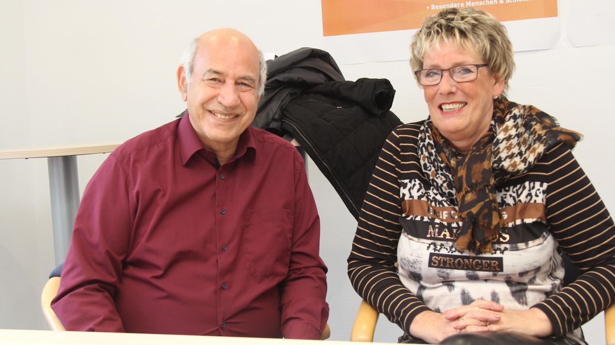 M. D. Sarwar Akbar und Dr. Ulrike Neu wollen als Hausarzt und Hausärztin noch geraume Zeit weitermachen und ermutigen junge Kolleginnen und Kollegen, sich mit dem Thema Niederlassung auf dem Land ernsthaft zu beschäftigen. Foto: Reese-Winne