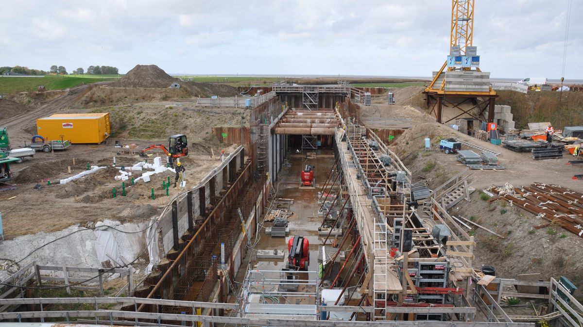 Bei der Hadelner Kanal-Schleuse in Otterndorf hat der fünfte Bauabschnitt begonnen. Demnächst werden die Seitenwände betoniert. Foto: Dankers