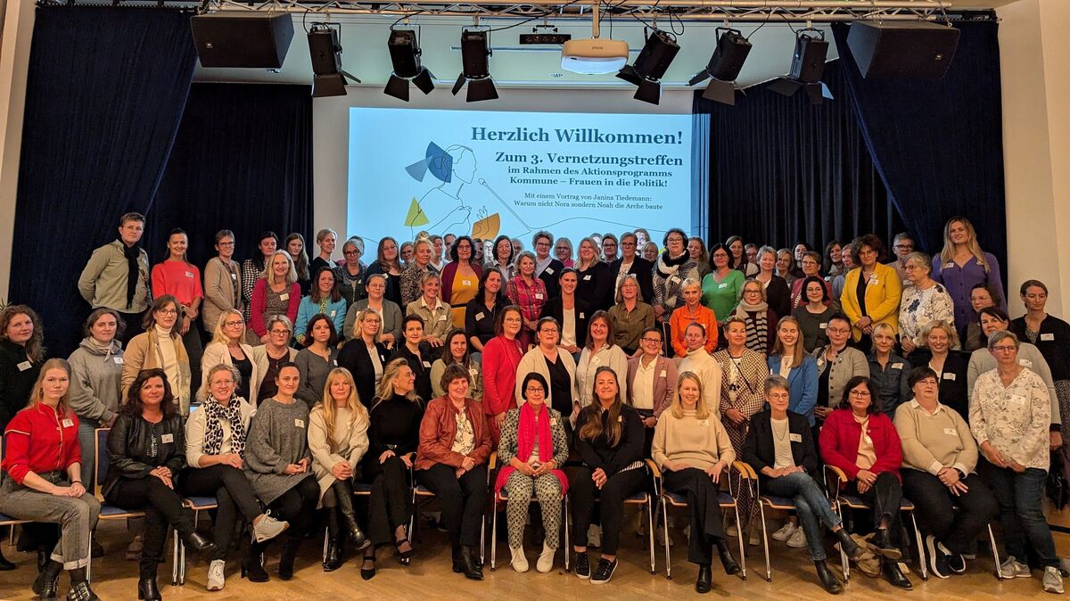Bei dem Aktionsprogramm "Frauen in die Politik" kamen rund 100 Frauen in Otterndorf zusammen. Foto: Brettschneider