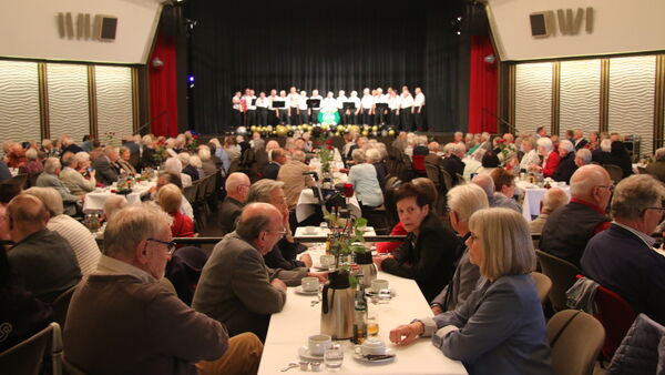 Stadt Cuxhaven würdigt 98 Ehepaare: Eine 87-Jährige kann gleich doppelt feiern