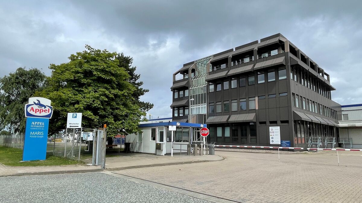 Appel-Werk in Cuxhaven: Im Schatten eines ungewissen Gerichtsstreits stehen 340 Arbeitsplätze auf dem Spiel. Investoren ringen um die Kontrolle, während die Belegschaft zwischen Hoffnung und Sorge schwankt. Foto: Lütt