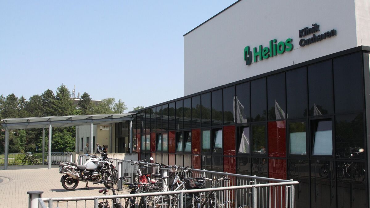 In der Helios-Klinik Cuxhaven gelten seit Dienstag wieder strengere Besuchsregelungen. Mit den Präventionsmaßnahmen will die Klinik erreichen, dass weiterhin die Gesundheitsversorgung aufrecht erhalten werden kann. Archivfoto: Reese-Winne