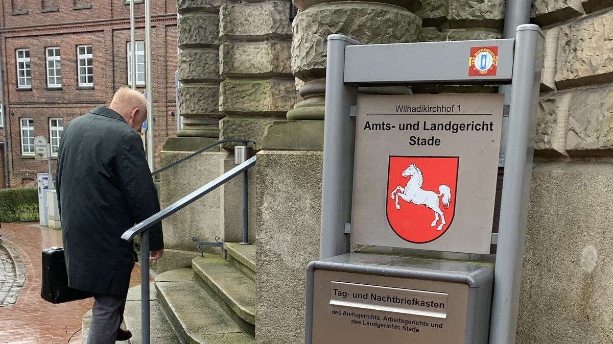 Nach einem Streit in einer Diskothek in Cuxhaven müssen sich jetzt zwei junge Männer unter anderem wegen versuchten Totschlags vor dem Landgericht Stade verantworten. Foto: May