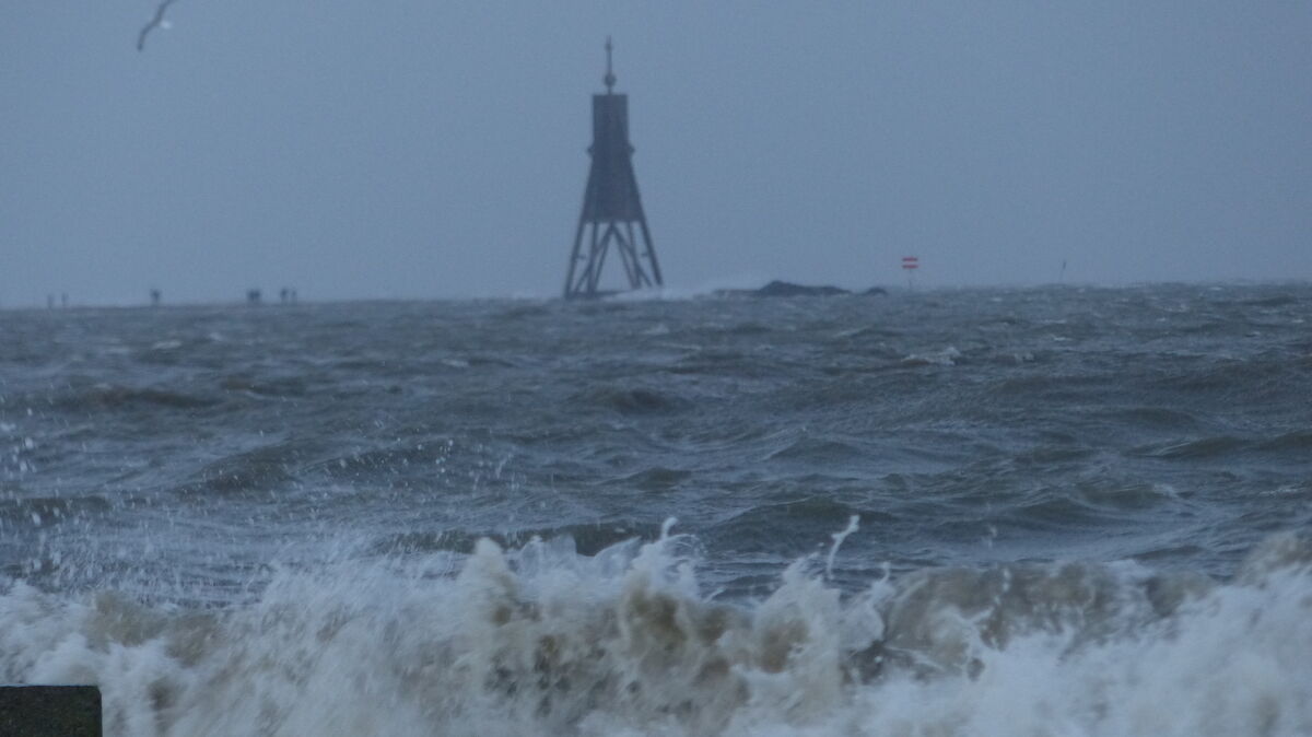 Cuxhaven düfte mit der Kugelbake seine erste Sturmflut für den Herbst 2023 erwarten. Foto: Reese-Winne