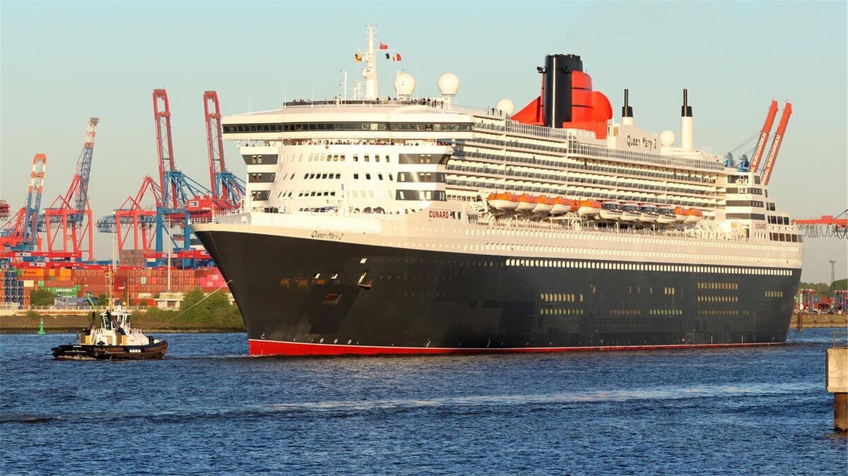 In Hamburg bleibt die „Queen Mary 2“ nicht lange. Auch an Cuxhaven und Otterndorf kommt sie vorbei. Foto: Bodo Marks/dpa