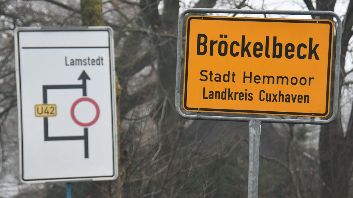 Wegen des Baus eines Radweges von Lamstedt bis Hemmoor-Bröckelbeck ist die Kreisstraße 21 seit Oktober vorigen Jahres voll gesperrt. Aufgrund der Bauarbeiten wird die Sperrung voraussichtlich noch bis April andauern. Foto: Schröder