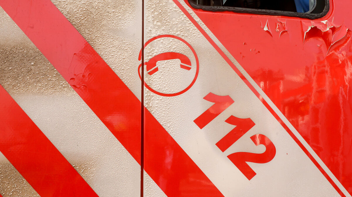 Der Notruf vom Handy landete in Cuxhaven Wache. Symbolfoto: dpa/Warnack