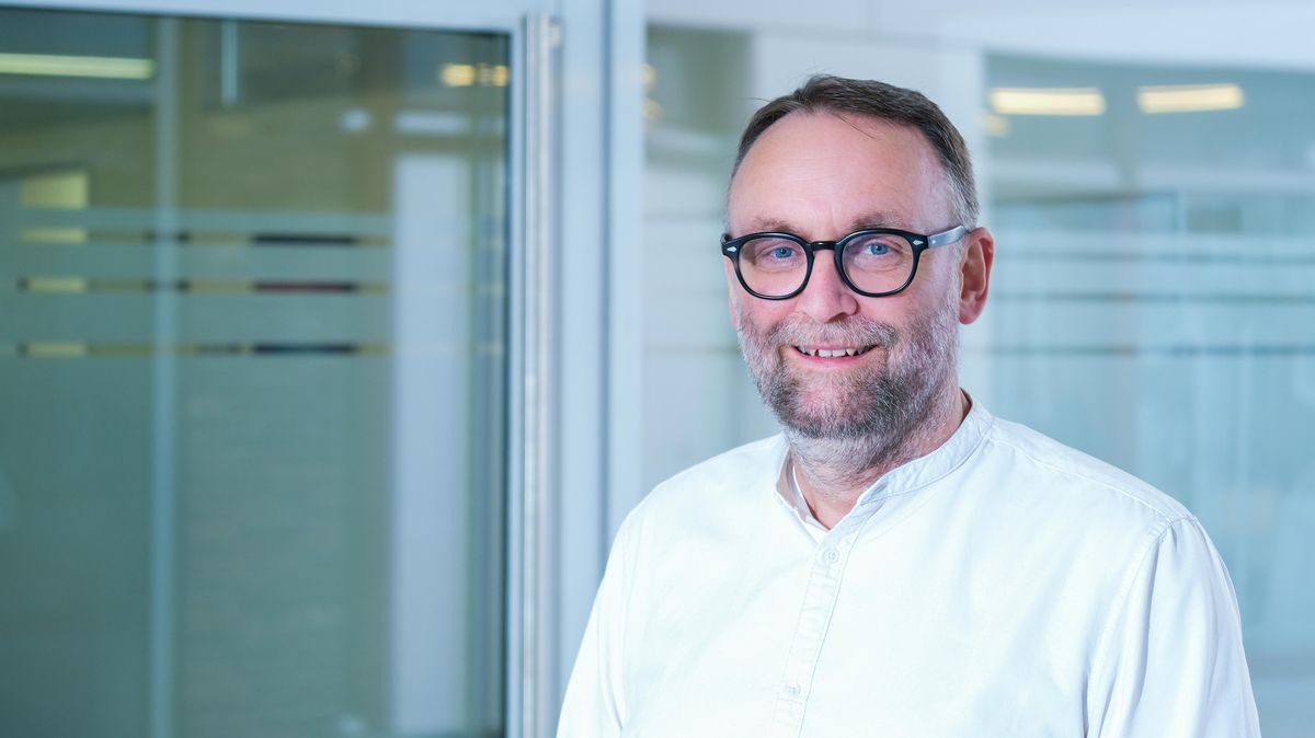 Dr. Rolf Christophers kehrt ab dem 1. Januar 2020 als Chefarzt der Wirbelsäulenorthopädie und Kinderorthopädie ans Helios-Seehospital in Sahlenburg zurück. Foto: Helios