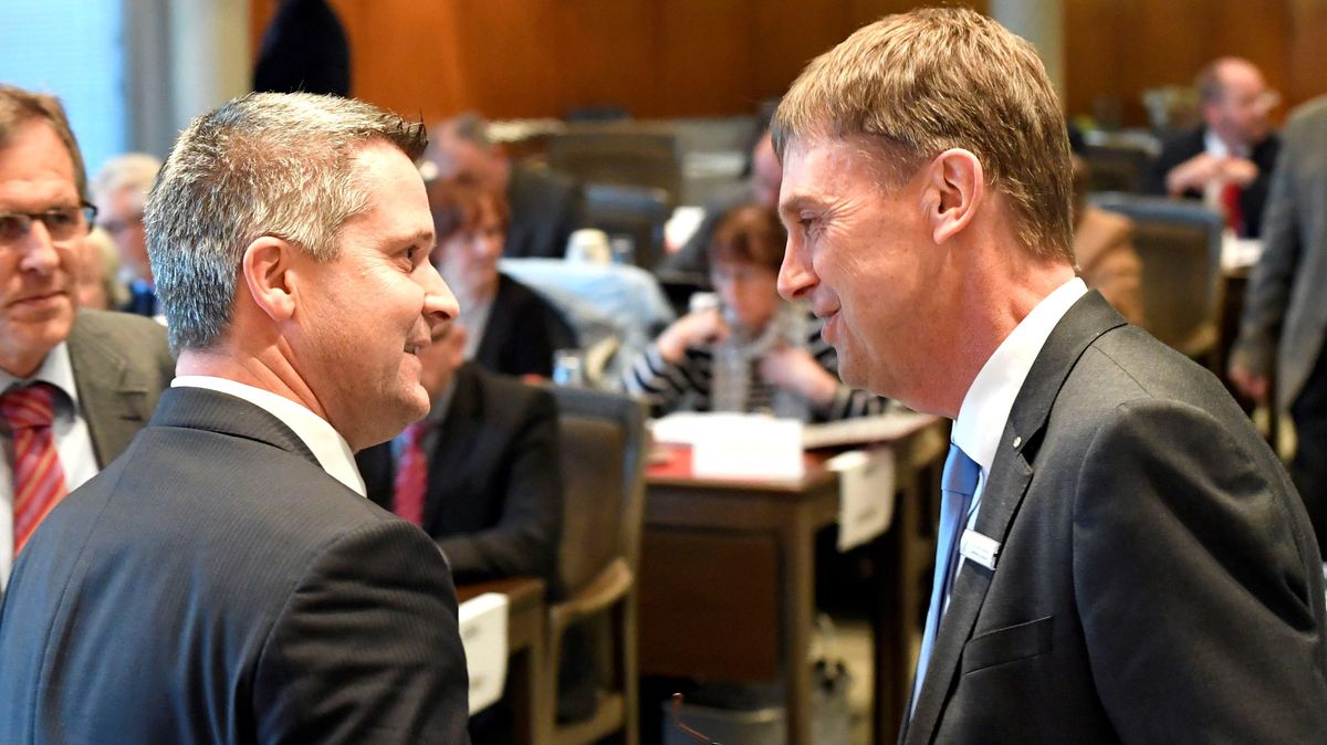 Kai-Uwe Bielefeld (rechts) gewann die Wahl gegen seinen Herausforderer Frank Berghorn. Foto: Archiv