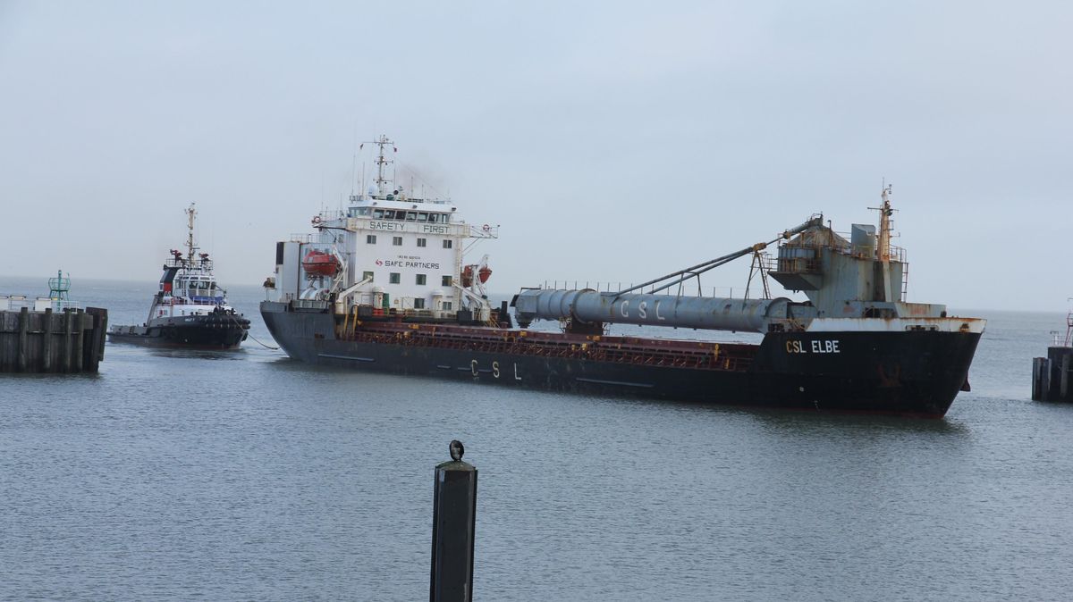 Die "CSL Elbe" ist in Cuxhaven angekommen. Foto: Sassen
