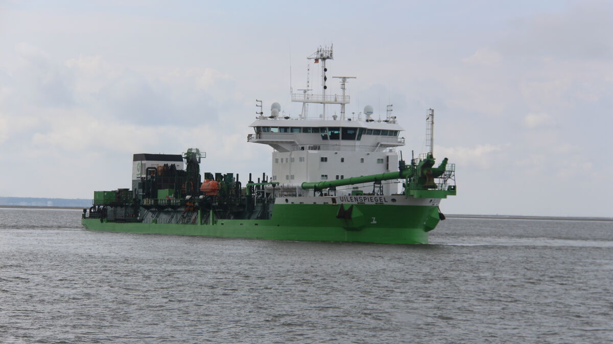 Baggerschiffe wie die "Bonny River" gehören seit geraumer Zeit zu den "Dauergästen" in der Elbmündung. Foto: Kramp