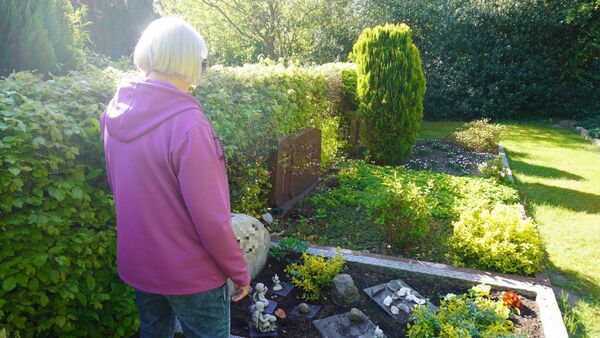 Witwe schockiert über Diebstahl auf Altenwalder Friedhof: "Wer macht so etwas?"