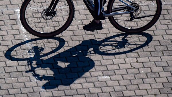 Angriff in der Cuxhavener Innenstadt: Radfahrer schlägt Senior (87) auf den Kopf